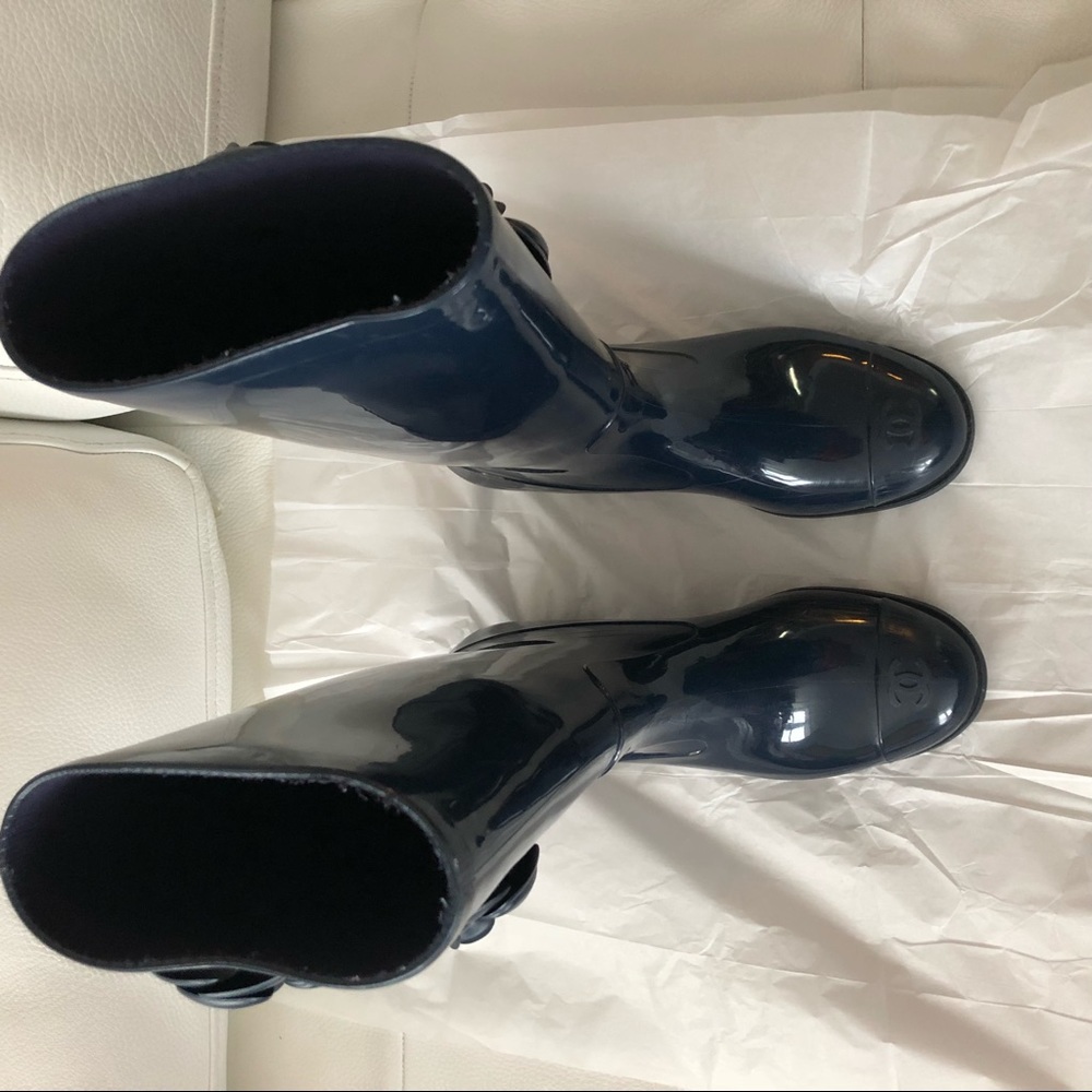 Chanel Camellia Navy Blue Rain Boot fits 6-6.5-7 - Picture 3 of 8